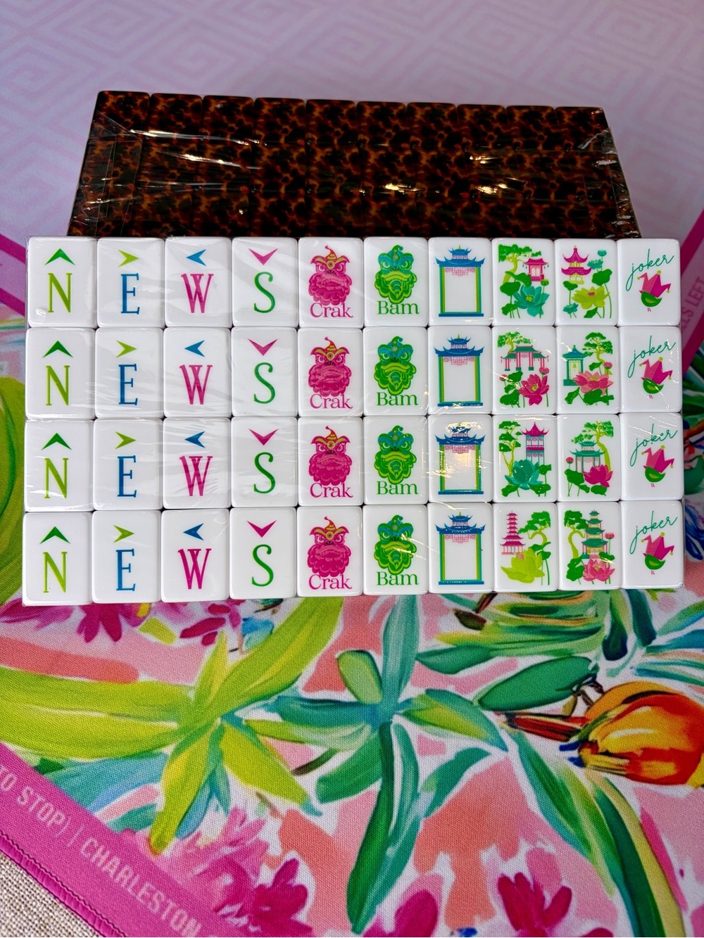 Vibrant π π΄ Jungle Theme π€π©΅π©· Mahjong Tiles, Tile Bag, Dish & DiceποΈ - Picture 4 of 9